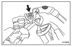 Toyota RAV4. Disconnect engine wire