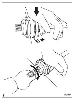 Toyota RAV4. Install front axle outboard joint boot lh no.2 Clamp