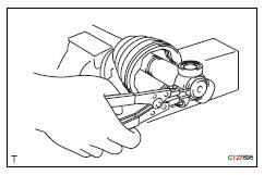 Toyota RAV4. Install front drive inboard joint assembly lh