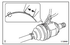 Toyota RAV4. Remove rear drive shaft inboard joint boot no. 2 Clamp lh