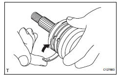 Toyota RAV4. Install front axle outboard joint boot no. 2 Clamp lh