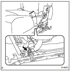 Toyota RAV4. Remove rear seat inner belt assembly rh (for 60/40 split seat type rh side)