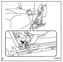 Toyota RAV4. Install rear seat inner belt assembly rh (for 60/40 split seat type rh side)